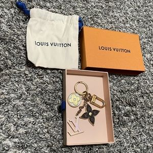 AUTHENTIC LOUIS VUITTON KEY CHAIN